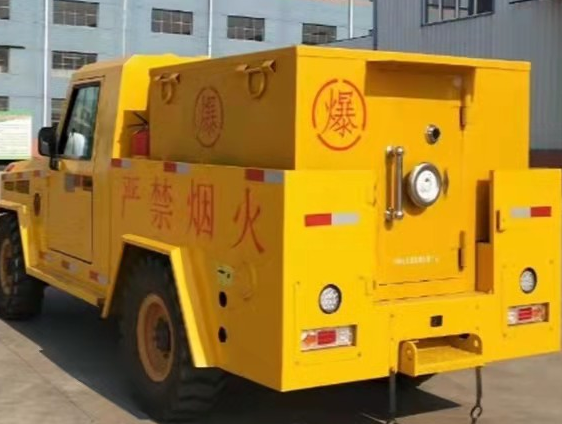 潢川凯龙爆破器材运输车：保障爆破任务的安全运行