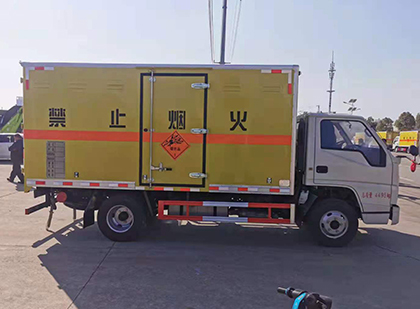 潢川爆破器材运输车技术升级与安全合规新趋势